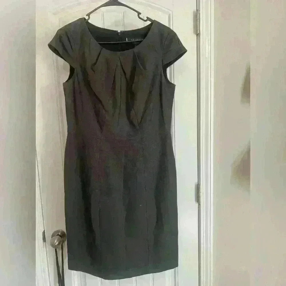 Gray Anne Klein size 8 dress zippered back in good condition